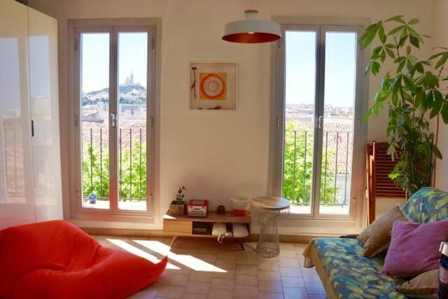 Marseye ôm *